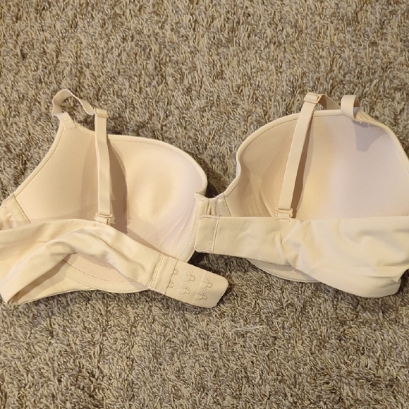 SKIMS Cream Underwire Bra - Picture 2 of 3